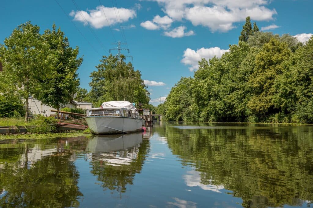 hamburg wilhelmsburg kanal boot natur stille